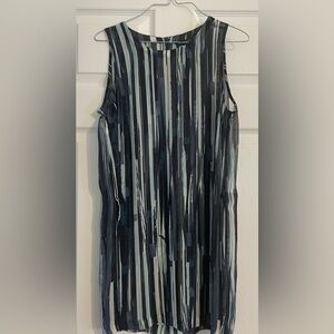 Banana Republic women’s size S long sleeveless w/ bum coverage & slits on sides